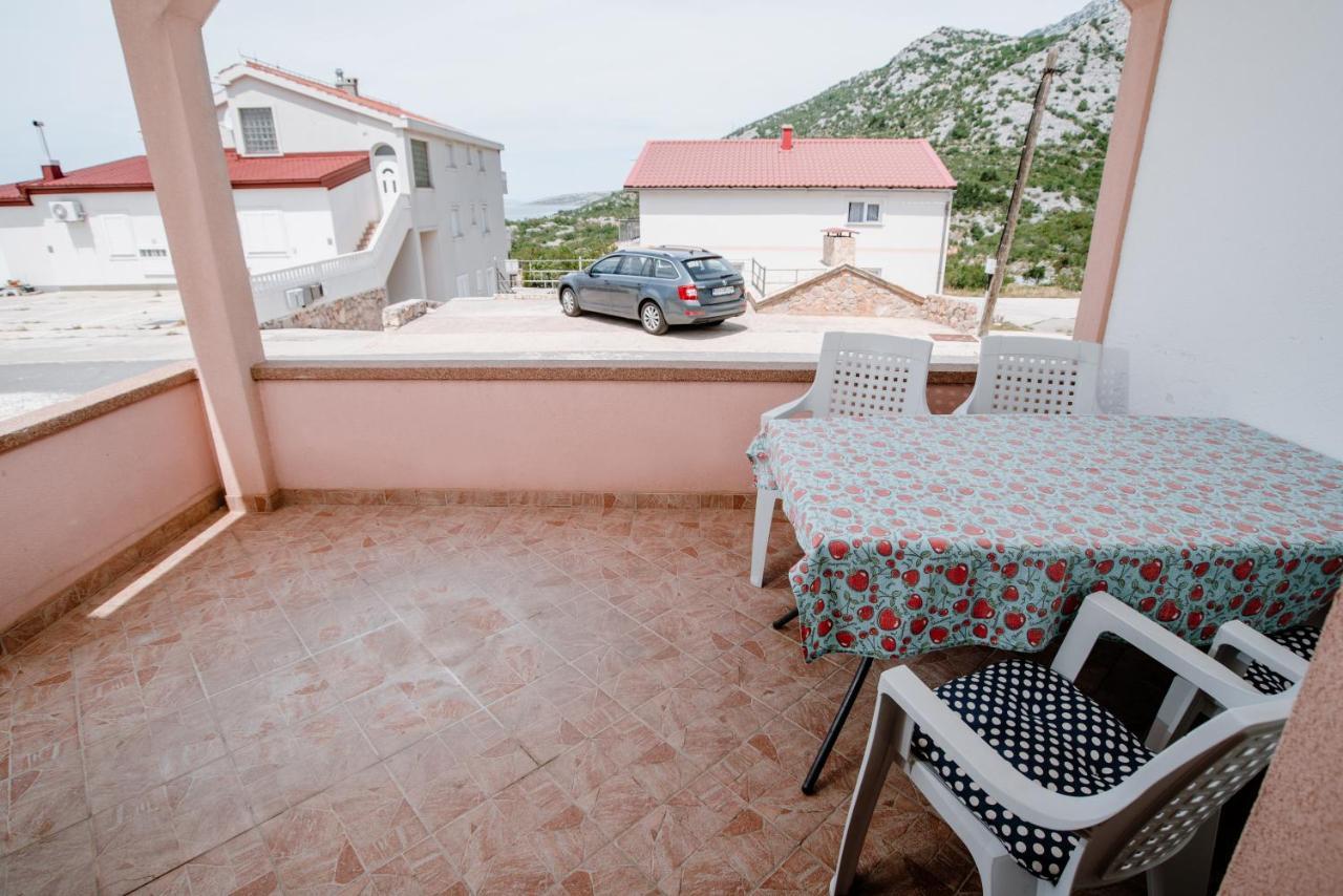 Apartamento Apartmens Leona Karlobag Exterior foto