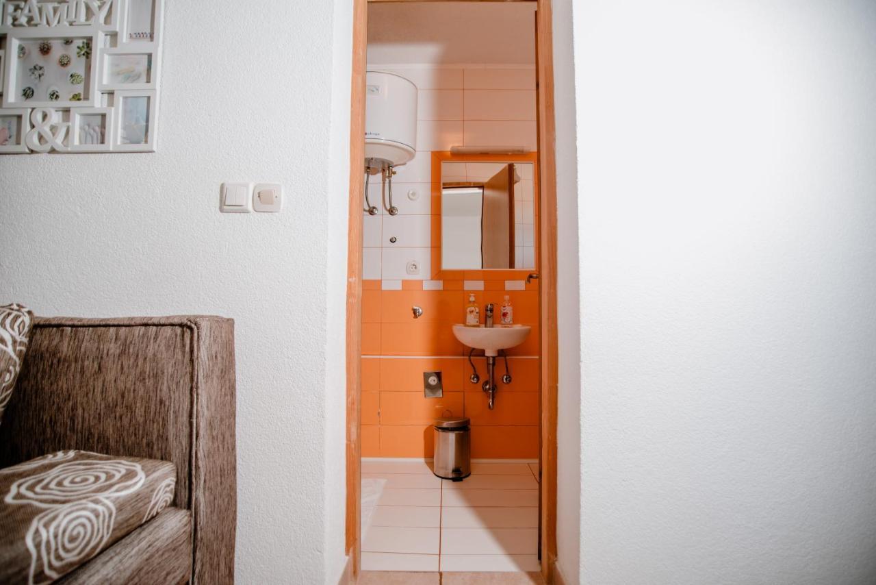 Apartamento Apartmens Leona Karlobag Exterior foto