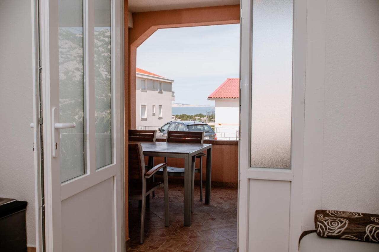 Apartamento Apartmens Leona Karlobag Exterior foto