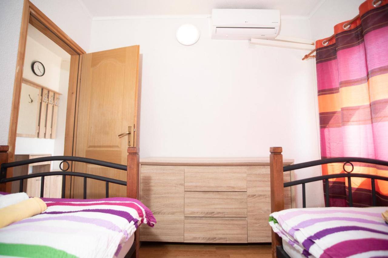 Apartamento Apartmens Leona Karlobag Exterior foto