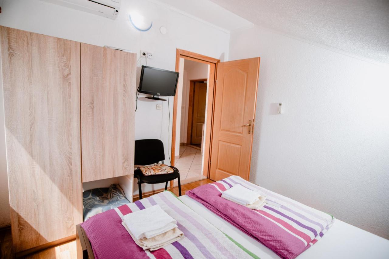 Apartamento Apartmens Leona Karlobag Exterior foto