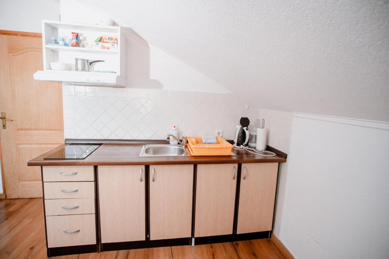 Apartamento Apartmens Leona Karlobag Exterior foto