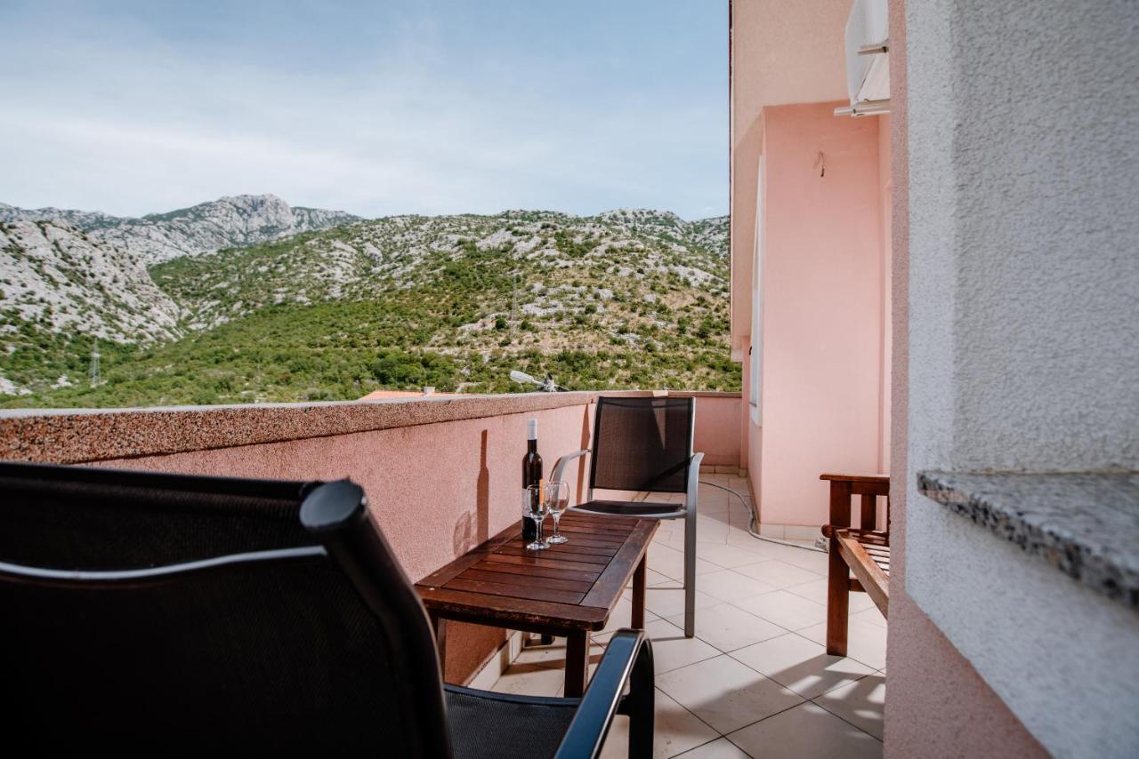 Apartamento Apartmens Leona Karlobag Exterior foto