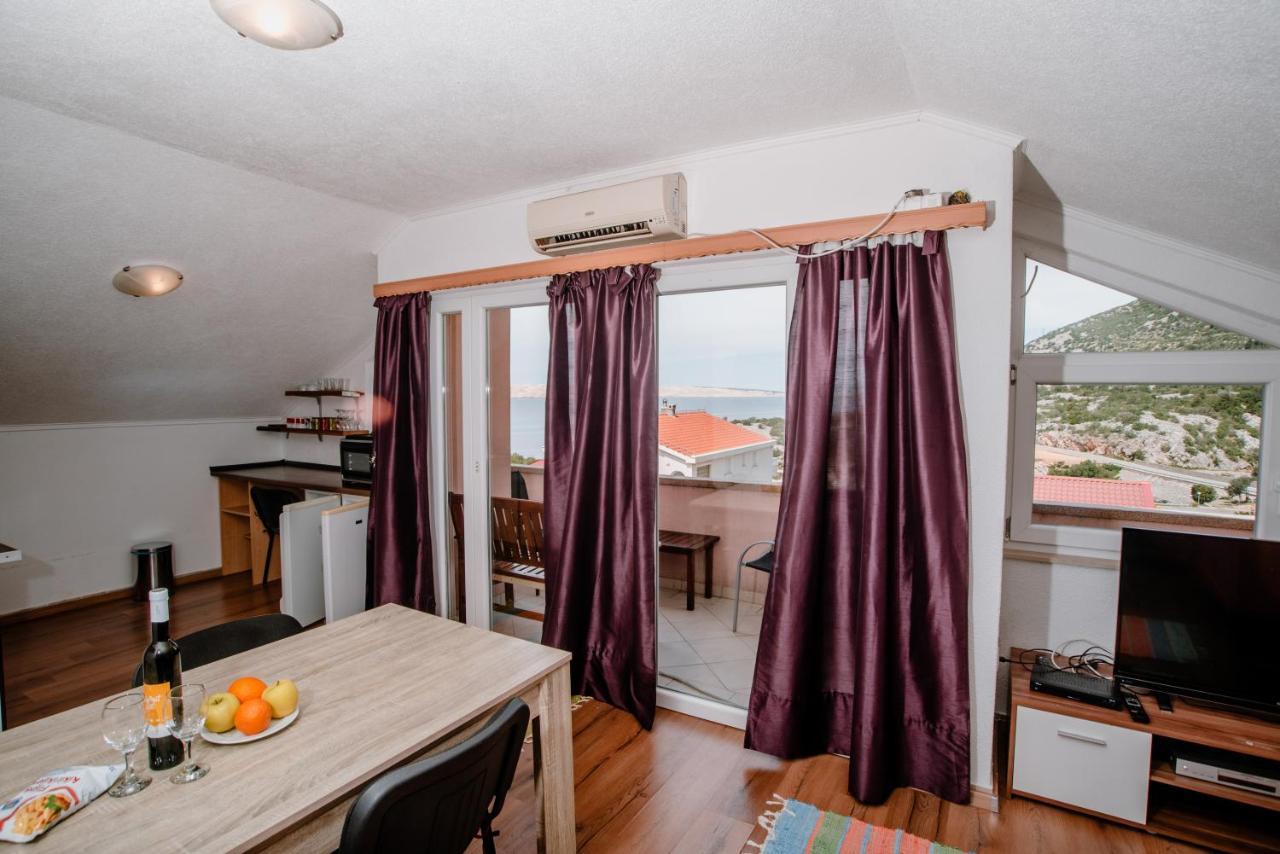 Apartamento Apartmens Leona Karlobag Exterior foto