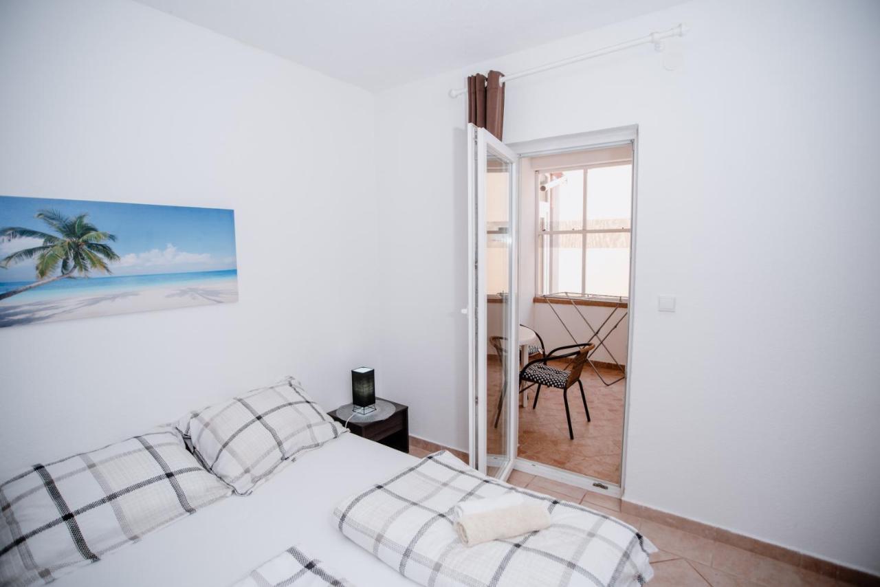 Apartamento Apartmens Leona Karlobag Exterior foto
