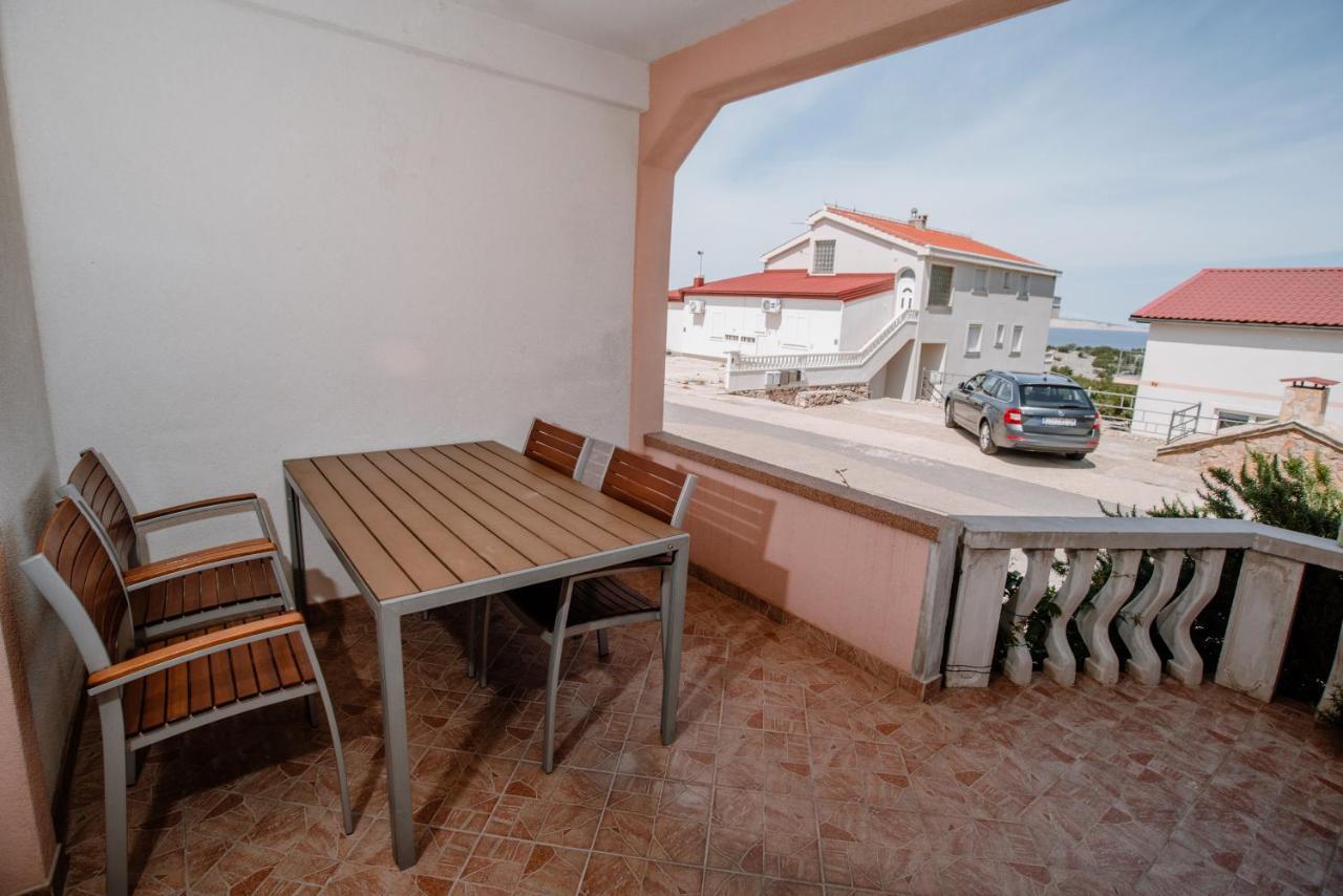 Apartamento Apartmens Leona Karlobag Exterior foto