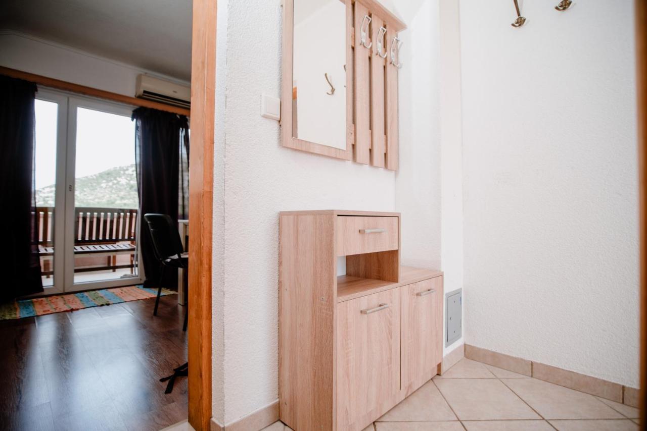 Apartamento Apartmens Leona Karlobag Exterior foto