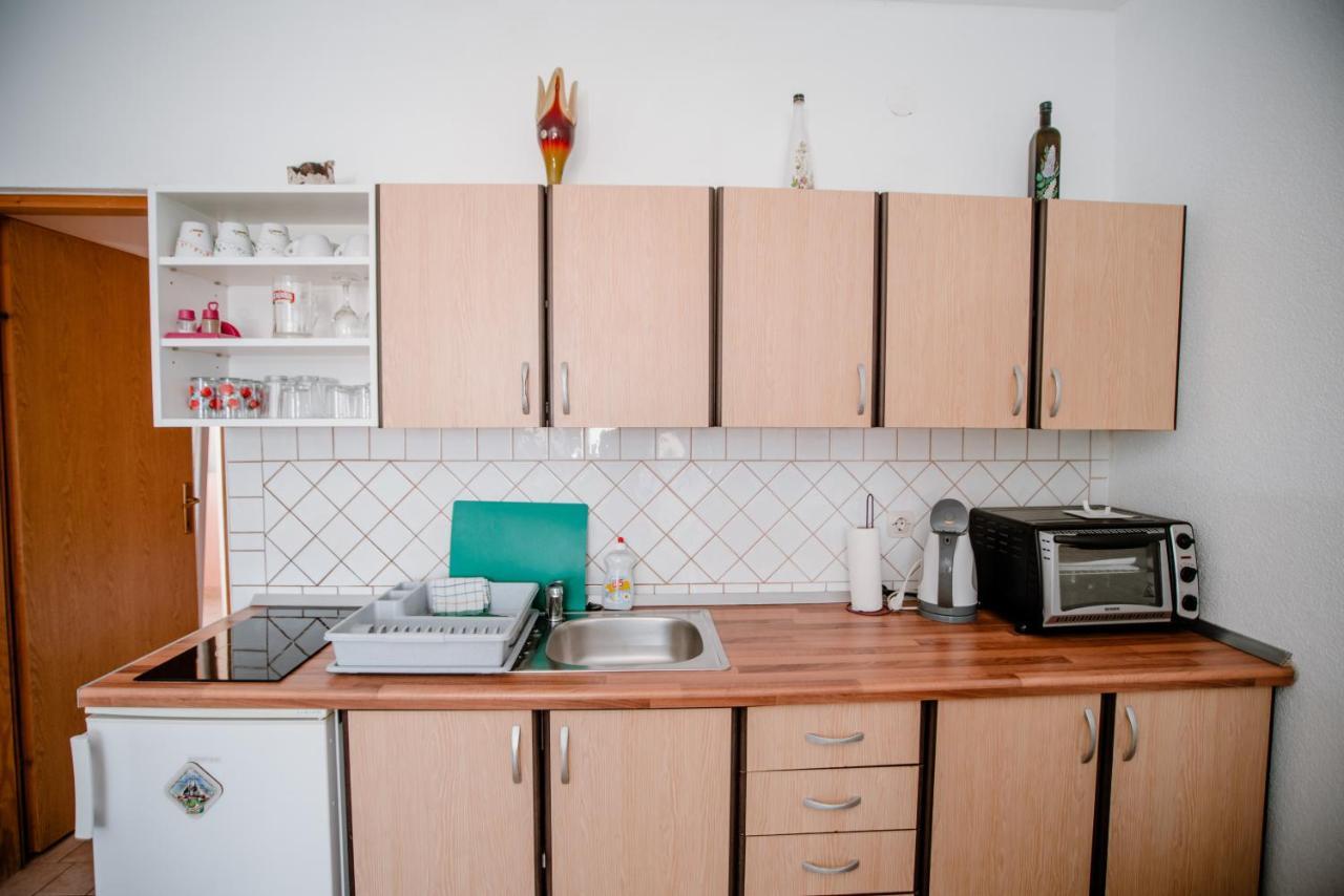 Apartamento Apartmens Leona Karlobag Exterior foto
