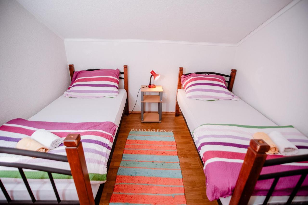 Apartamento Apartmens Leona Karlobag Exterior foto