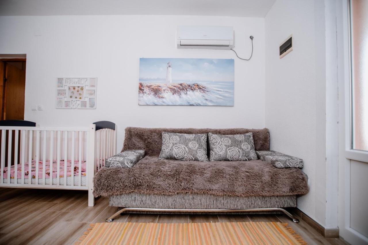 Apartamento Apartmens Leona Karlobag Exterior foto