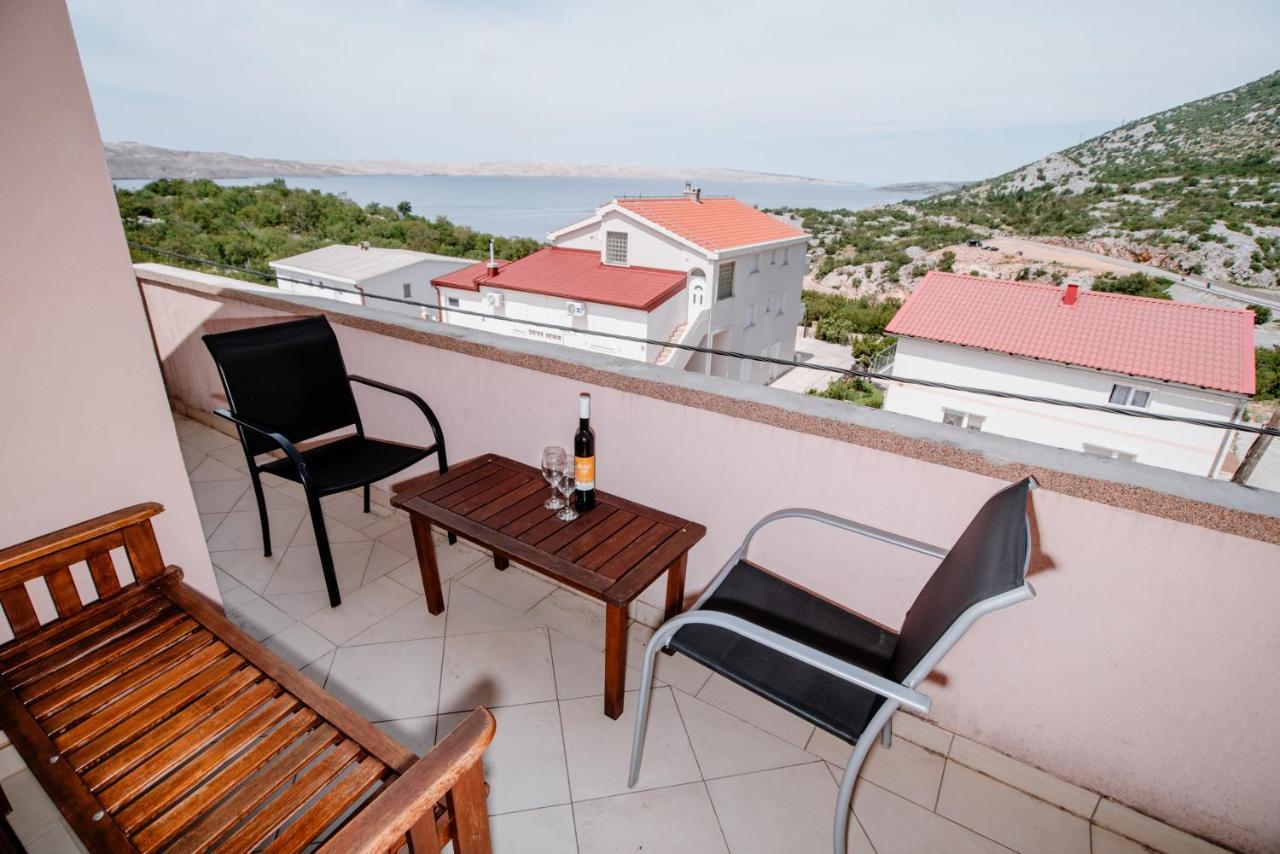 Apartamento Apartmens Leona Karlobag Exterior foto