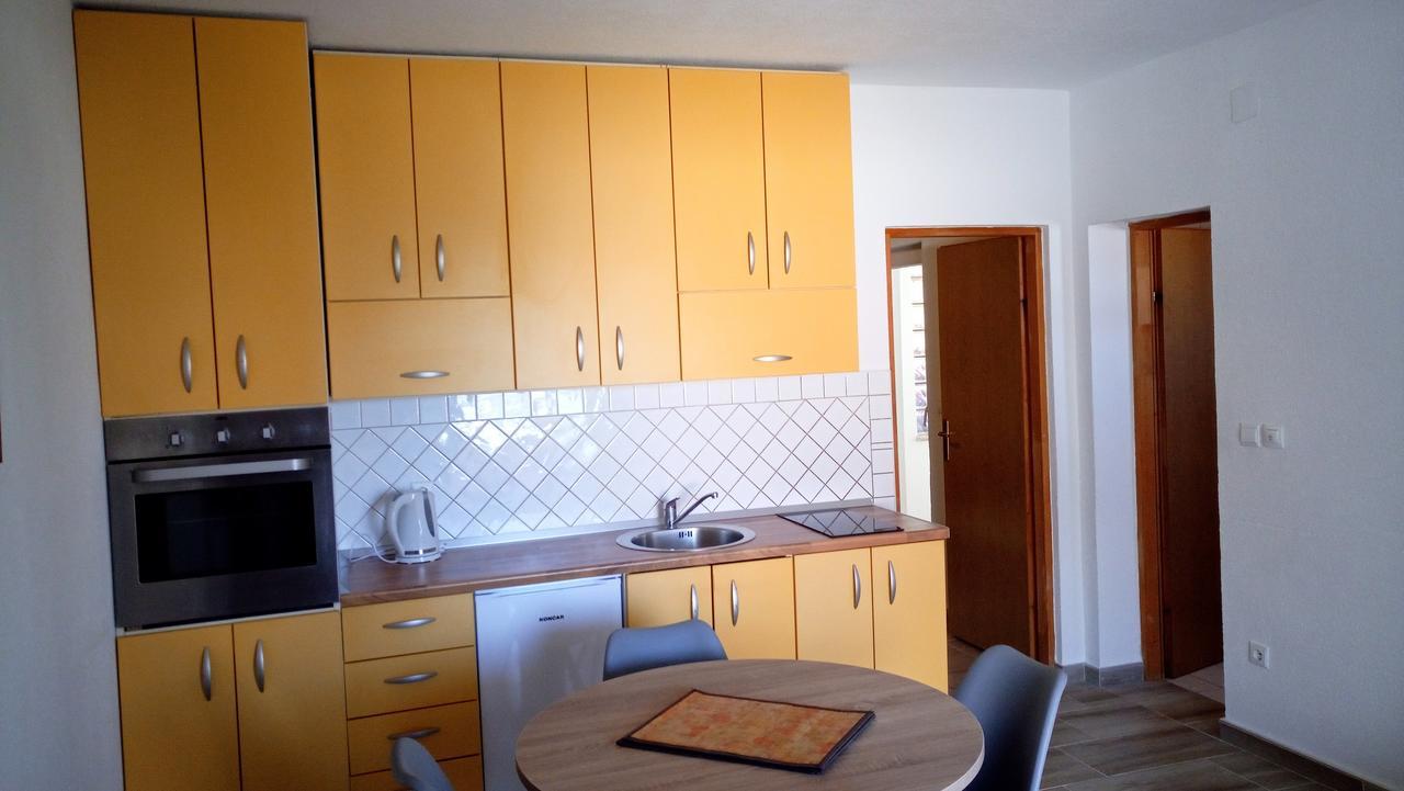 Apartamento Apartmens Leona Karlobag Exterior foto
